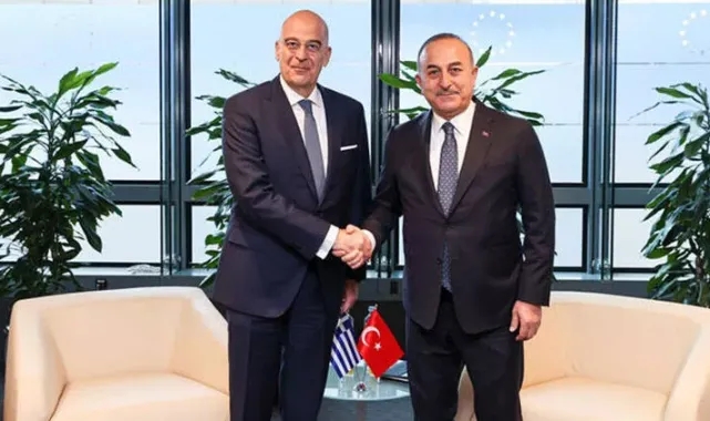 Bakan Çavuşoğlu Yunan mevkidaşı ile görüştü