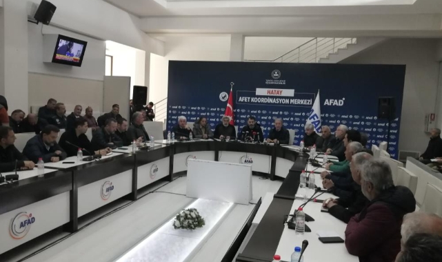 Bakan Kurum: “202 bin bina acil yıkılacak, ağır hasarlı veya yıkık”