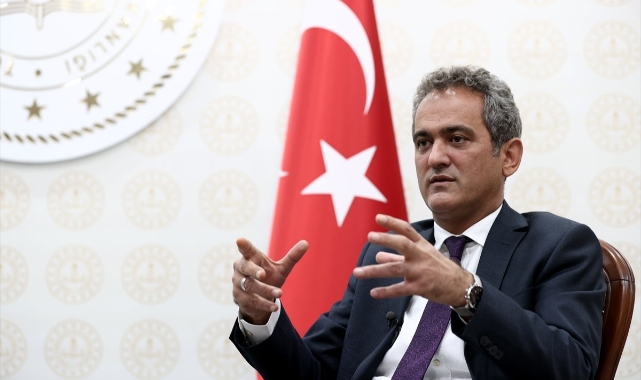 Bakan Özer: "Afet bölgesinde 104 hastane sınıfı kurduk"