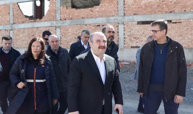 Bakan Varank, deprem bölgesinde sanayicileri ziyaret etti