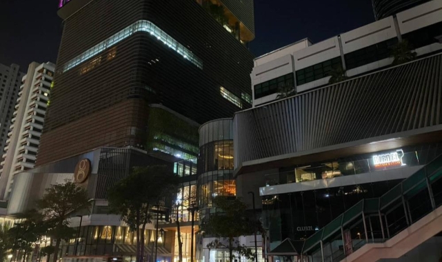 Bangkok’ta ışıklar kapatıldı