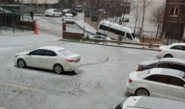 Başkent'te sağanak yağış ve dolu etkili oldu