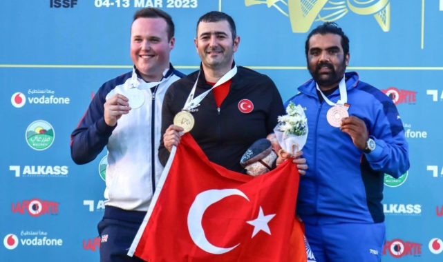 Beden eğitimi öğretmeni Bursa'ya altın madalya getirdi