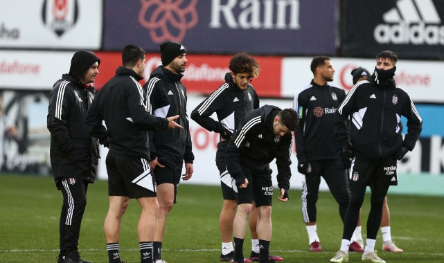 Beşiktaş yağmur altında çalıştı