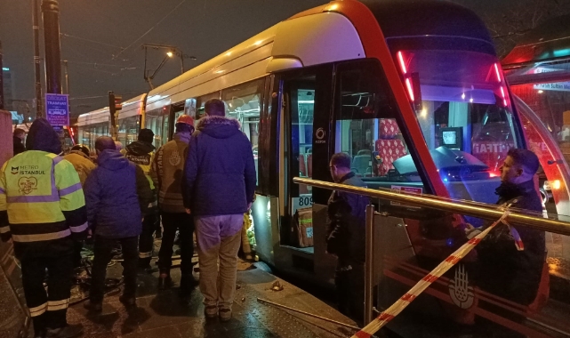 Bir kişi tramvayın altına sıkıştı
