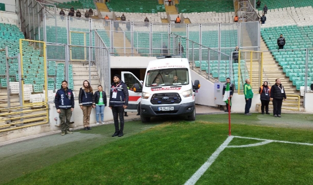 Bursa'da ses sistemi arızalanınca ambulanstan marş seslendirildi