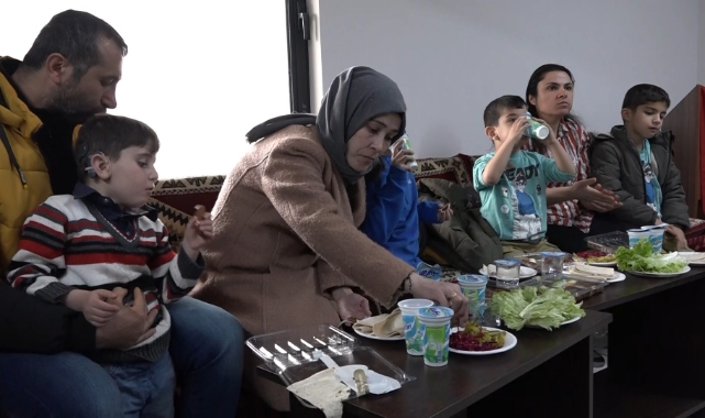 Bursa'daki depremzedenin ağıtı, dinleyenleri duygulandırdı