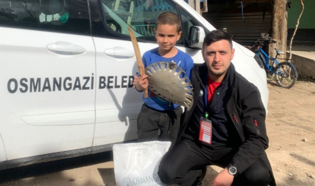 Bursa'dan depremzede çocuğa çok özel hediye