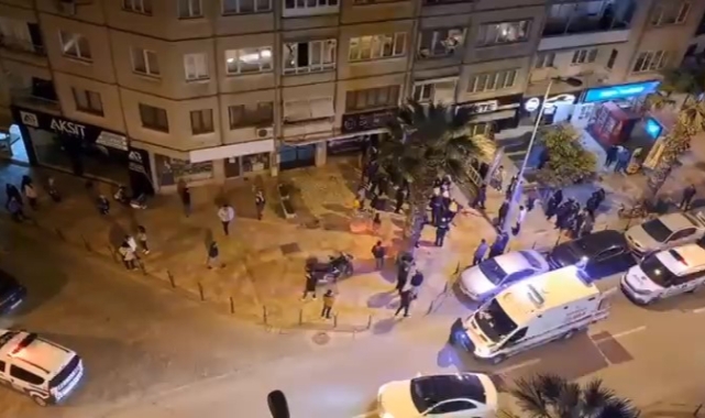 Cadde ortasında bıçaklı kavga: Yaralılar var