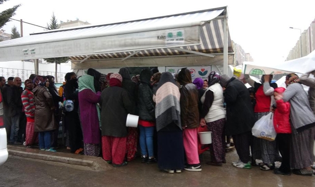Çadırlarda yaşayan afetzedeler zor anlar yaşadı