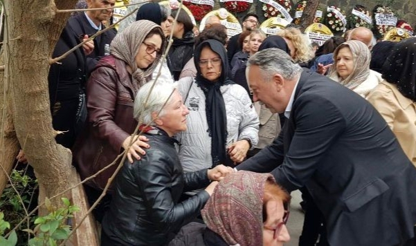 Çarptığı cam kapı sonu oldu