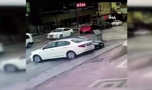 Çöp konteyneri halk otobüsüne çarptı
