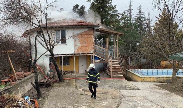 Çorum'da korkutan bağ evi yangını
