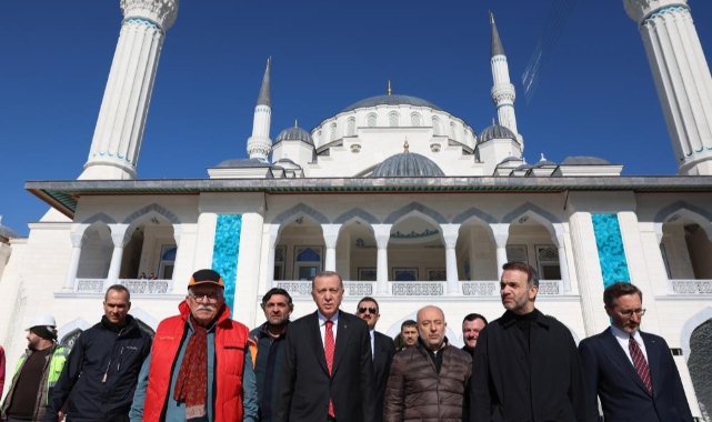 Cumhurbaşkanı Erdoğan, Barbaros Hayrettin Paşa Camisi'nde incelemelerde bulundu