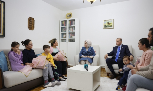 Cumhurbaşkanı Erdoğan depremzede aileyi ziyaret etti