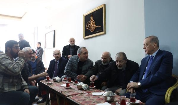 Cumhurbaşkanı Erdoğan Fatih'te esnafı ziyaret etti 