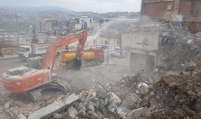 Depreme dayanıksız olan polis merkezi binası yıkıldı