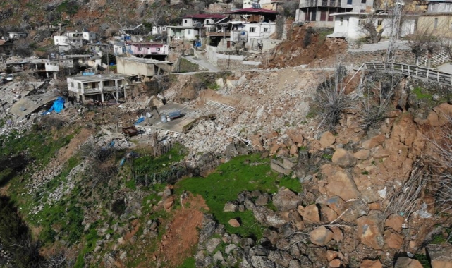 Depremin Hatay'da vurduğu köy yerle bir oldu