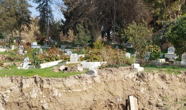 Depremlerin ardından 50 mezarın kaybolduğu iddiası