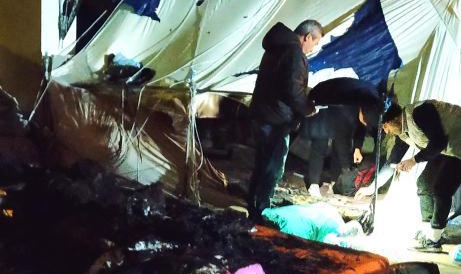 Depremzede çadırında yangın: 2'si ağır 3 yaralı