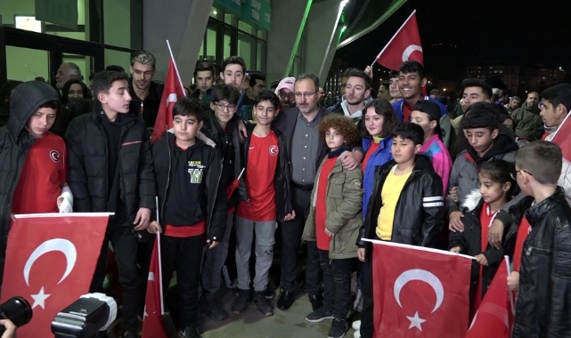 Depremzede çocuklardan milli takıma destek