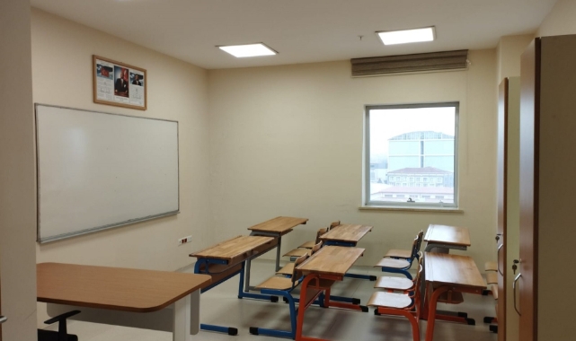 Depremzede öğrenciler için hastane sınıfları yapıldı