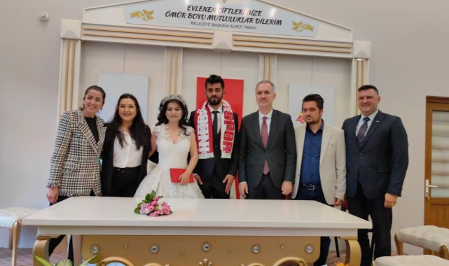 Depremzedeler Bursa'da dünyaevine girdiler