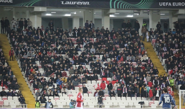 Depremzedeler Sivasspor maçını ücretsiz izledi