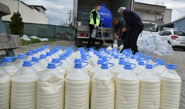 Depremzedeler süt desteği