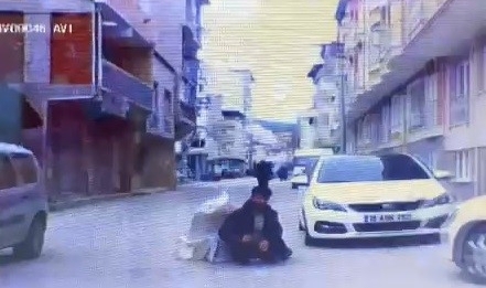 Dolandırıcının oyunu saniye saniye kaydedildi