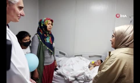 Emine Erdoğan depremzedelerle bir araya geldi