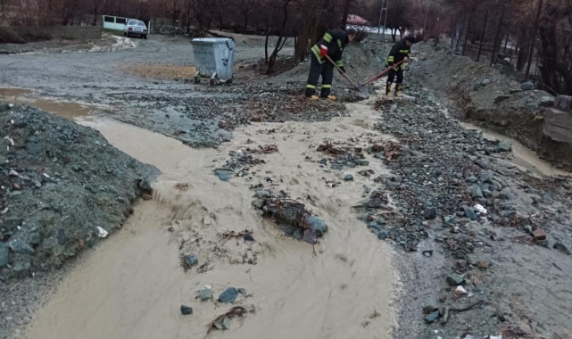 Erzincan’da taşkın paniği