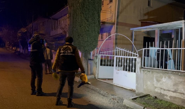 Evlerinin önünde silahlı saldırıya uğradılar