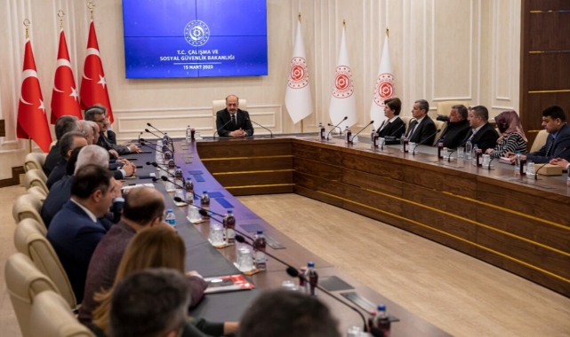 EYT'lilerden Bakan Bilgin'e teşekkür ziyareti