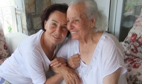Fatma Girik'in annesi hayatını kaybetti