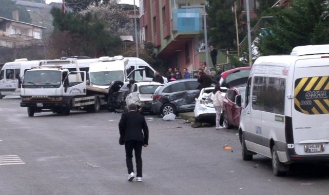 Freni boşalan kamyon 14 aracı biçti!