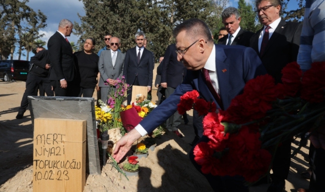 Fuat Oktay, KKTC’de depremde ölen öğrencilerin mezarını ziyaret etti