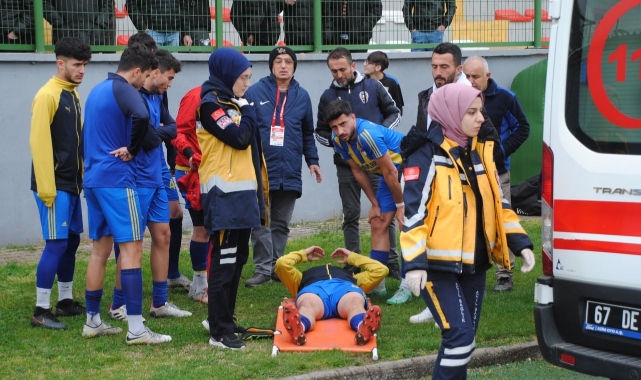 Futbolcunun diz kapağı çıktı, ortalık karıştı