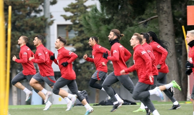 Galatasaray'da Mertens özel programla hazırlandı