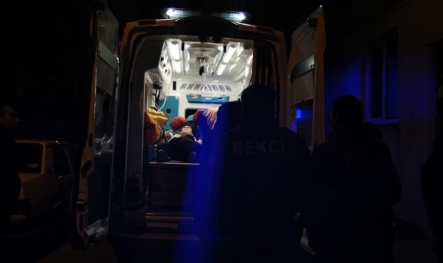 Gençlerin bıçaklı kavgasında kan aktı