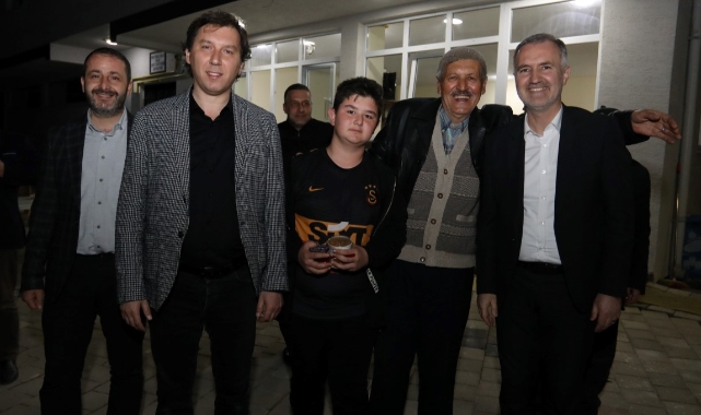 Hafız Osman Bostancı teravihte İnegöl cemaatiyle buluştu