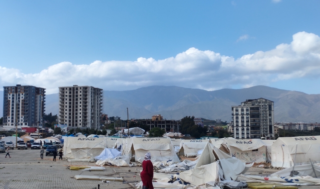 Hatay'da fırtına çadırları yıktı