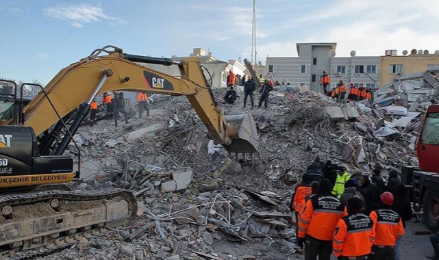 İsias Otel enkazından yaralı çıkarılan rehber hayatını kaybetti