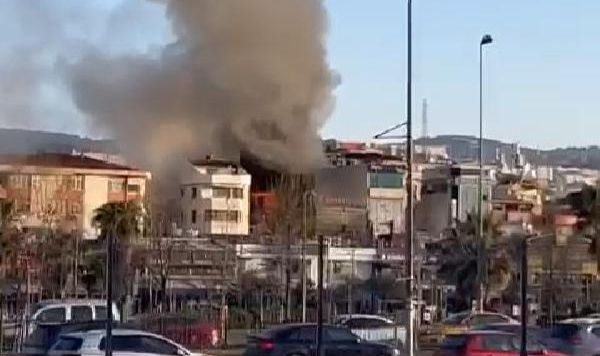 İstanbul'da 7 katlı otelde yangın!