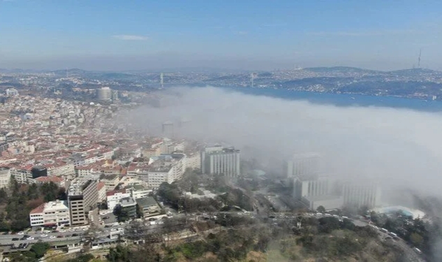 İstanbul'da gemi trafiğine sis engeli