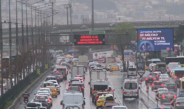 İstanbul'da yağmurda trafik yoğunluğu yüzde 65'e ulaştı