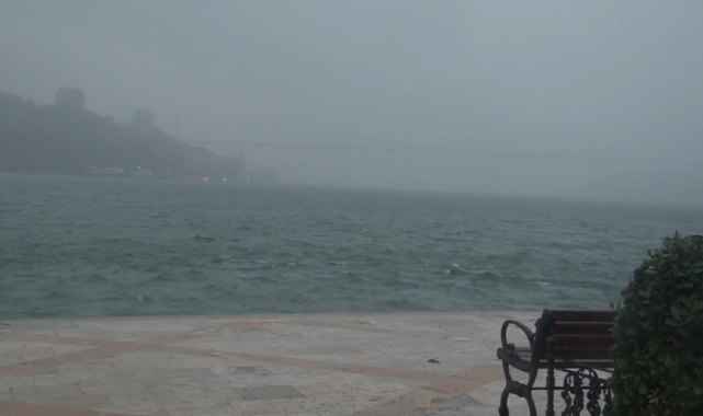 İstanbul yoğun sise teslim oldu