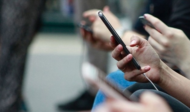 İthal cep telefonuna zam iptal