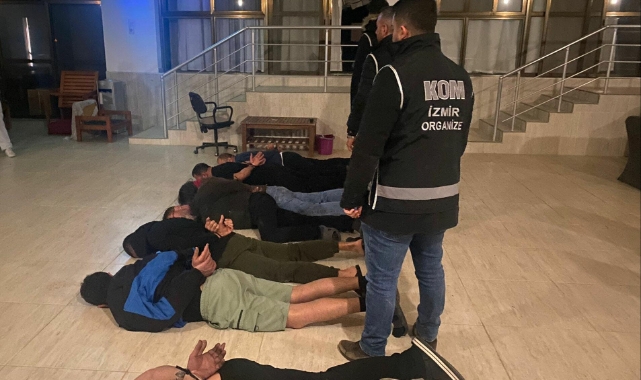 İzmir merkezli 3 ilde 30 gözaltı!