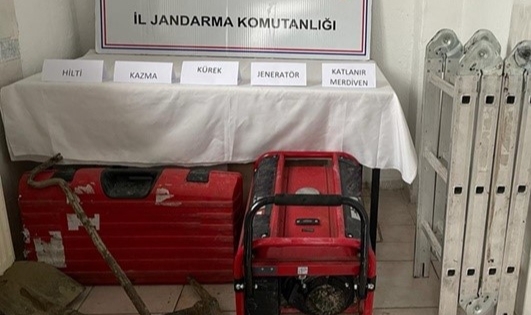 Kaçak kazı yapan 10 kişi yakalandı